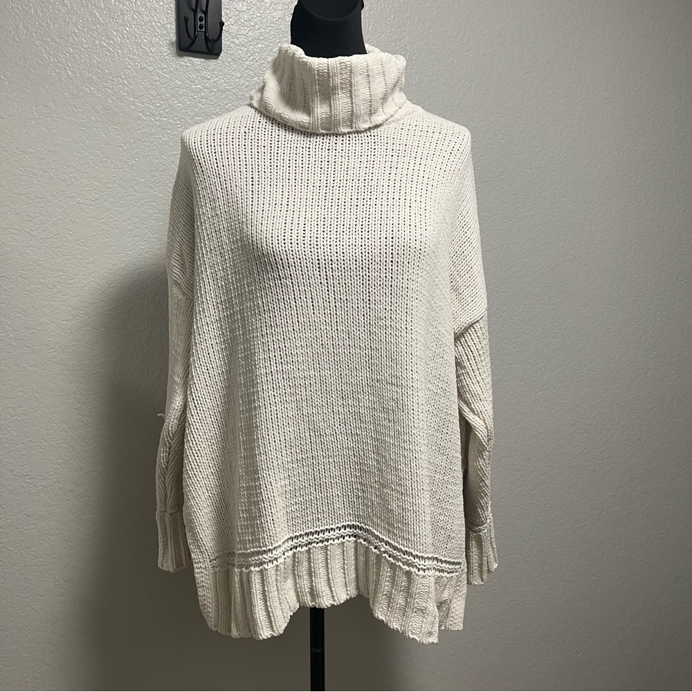 Aerie Oversized Chenille Cowl Neck Cream Knit Sweater Size
Medium